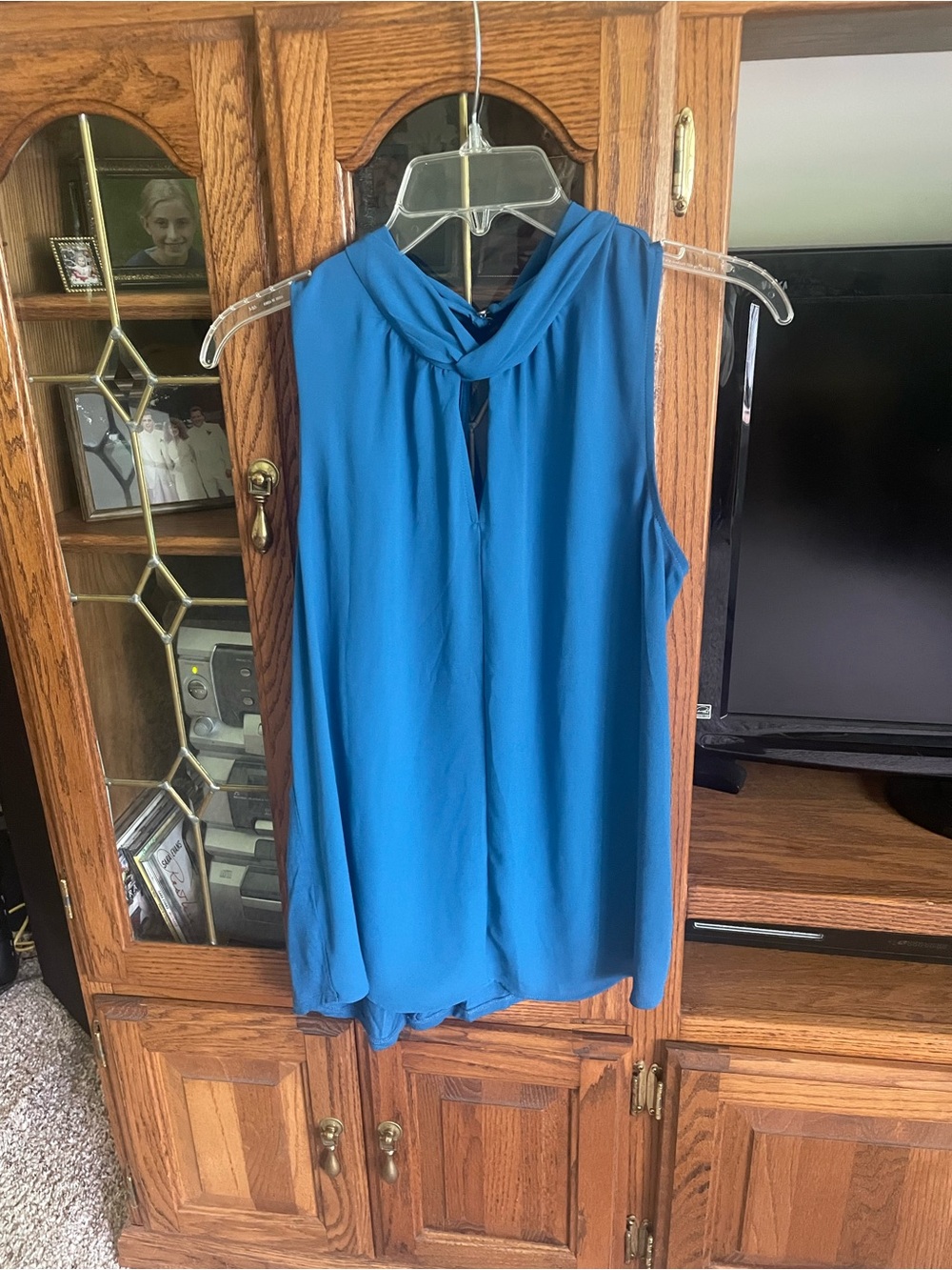 Loft sleeveless size small, keyhole neckline, polyester blouse